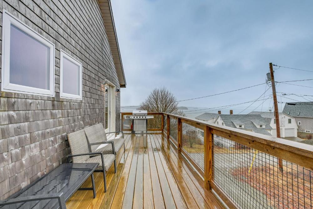 Newly Renovated Maine Retreat Deck with Ocean View!